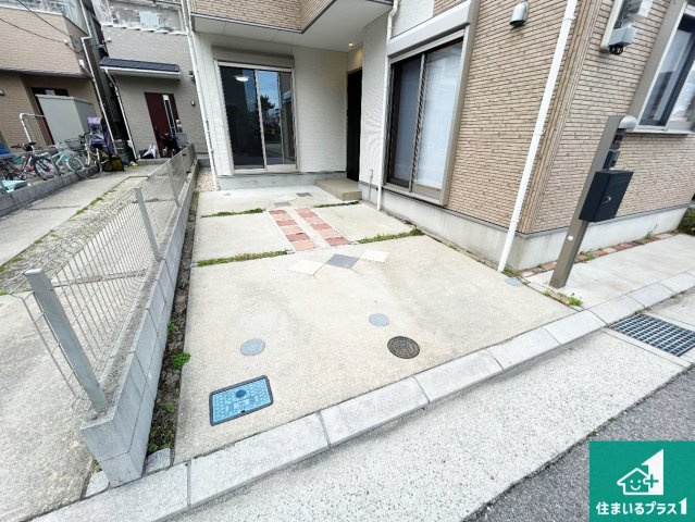 駐車スペース！散水栓があるので、こまめに愛車を洗えます！