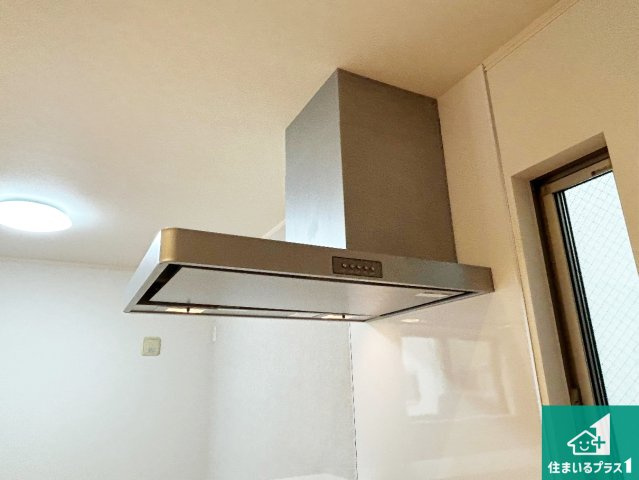 スタイリッシュな印象のフラットタイプ！ＬＥＤ照明付き！