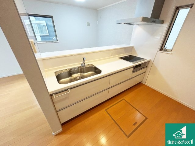 子供を見守りながらお料理が出来るため家族のコミュニケーションか増えます♪スペースが広く確保されている為お子様が大きくなったときは一緒に料理を楽しめます♪