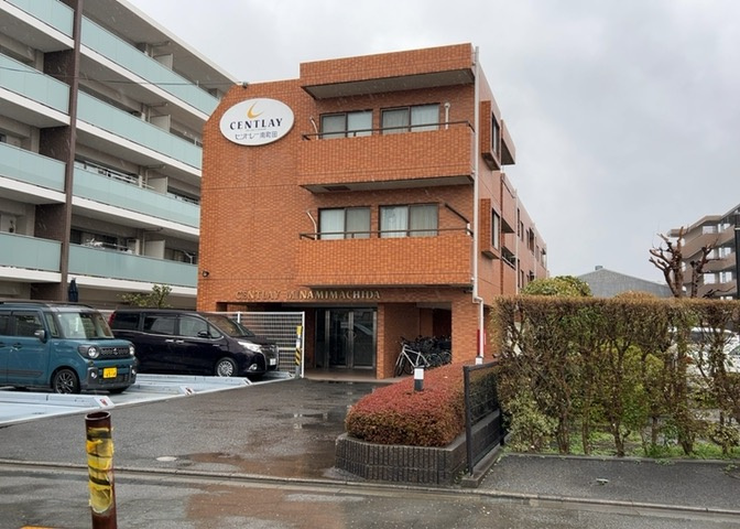 外観はマンション管理がされているかの目安になります。築年数が古いと、壁面は劣化してひび割れが生じることも！建物が古びていても細かいところが修繕されていると、きちんと管理されているなぁと感じるでしょう。