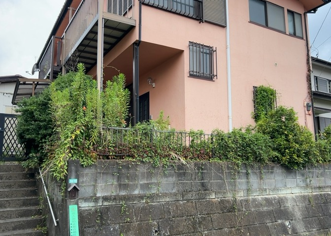 土地を買う際、住む地域の自治体や福祉の補助制度にも注目してみましょう。子供や老人の医療補助やゴミ出しのルールなど、自治体によってルールに大きな違いがあるため、暮らしやすい土地で判断するとよいでしょう。