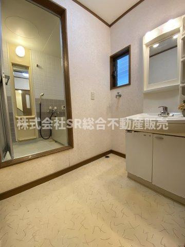室内洗濯機置場もあり広めの脱衣場です！