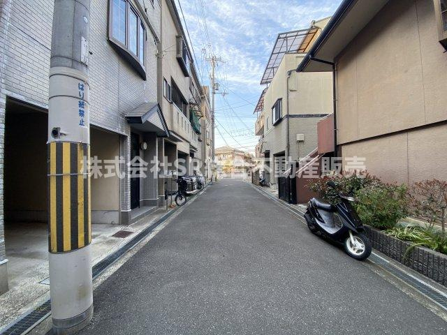 前面道路含む現地写真です