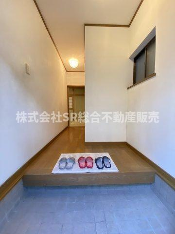 玄関にシューズボックスを置いても広く使えます！