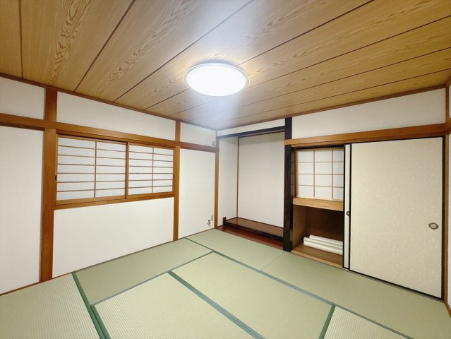 ■1階和室｜和室を書斎にしたり、冬にはコタツを敷いて家族みんなで年越しをするのもいいですね。家族みんなのお気に入りの空間になります♪
