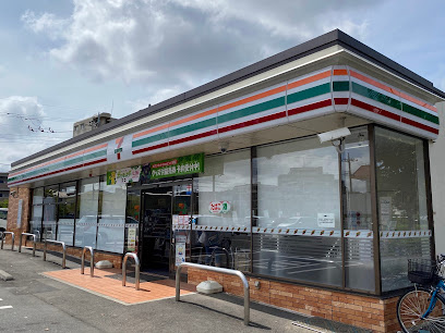 セブンイレブン八王子越野店まで徒歩8分