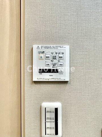 【浴室乾燥機】暖房・冷風・換気・乾燥が可能です。毎日を快適に過ごせるうれしい機能が揃っています。雨の日の洗濯物も安心です。