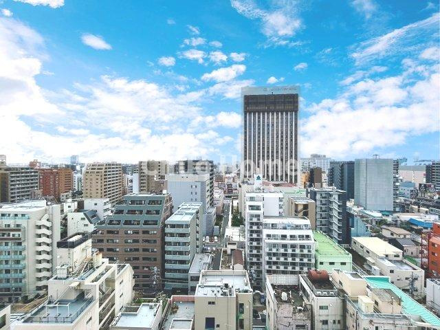 手を伸ばせば、ふれることが出来そうな環境が、そのままインテリアになったような印象です。その豊かな眺望にふさわしい空間には、通風・採光にも優れ、心地よい光と風があふれています