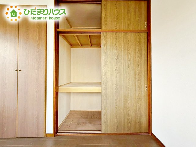 奥行きが広い収納スペースなので、お布団も楽々しまえますね！！