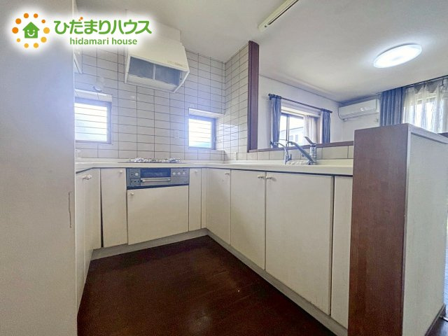 収納が多いのでキッチンの上は常にきれいに保てます！！　お料理がしたくなるそんな嬉しい・楽しいキッチンです♪
