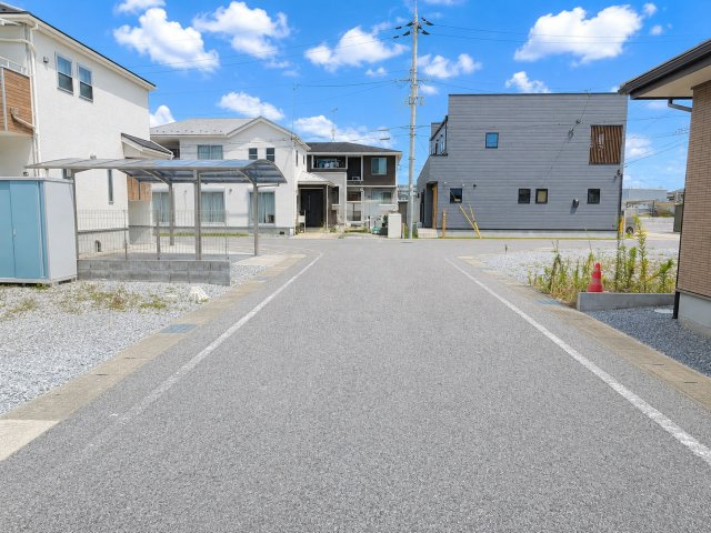 前面道路含む現地写真です