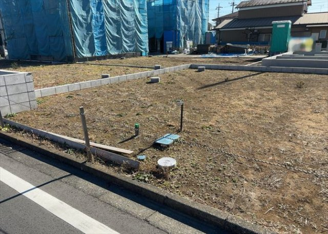 隣家の土地はどうなっているのか、生活利便施設が近くにあるのか、学校まで近いかなど、お客様のライフスタイルにあわせたイメージが重要です。また、近くにあると困る施設が近くにないかも確認するといいでしょう。