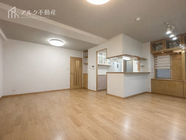 LDK約18.9帖（※AIによる荷物消去を行った画像です）