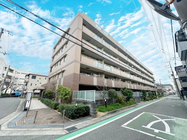 東南角部屋につき彩光・通風良好！専用庭、専用駐車場完備で戸建のような住み心地を実現します！