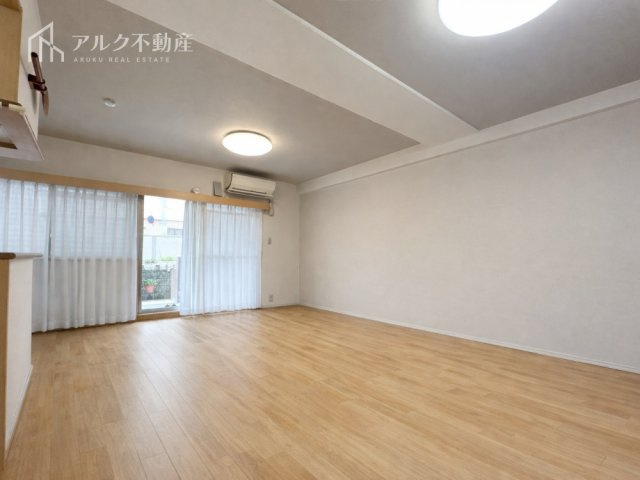 LDK約18.9帖（※AIによる荷物消去を行った画像です）