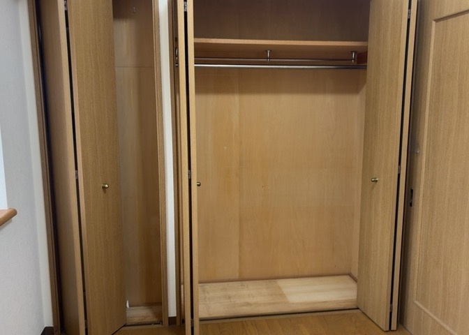 デザイン性を重視しすぎて収納が少なかった！なんてことにならないため、事前に現地で収納の数を確認しておくことをお勧めします。クローゼット以外にも床下収納や屋根裏収納、パントリーなどもチェックしましょう。