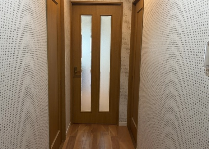 内装はとにかくおしゃれなものがいい！と選ぶ前に、まず住んだ後のことを想像してみましょう。住んでみたらコンセントの位置が悪くて使いにくいなど出てきます。事前にどの家電をどこに置くか想定しておきましょう。