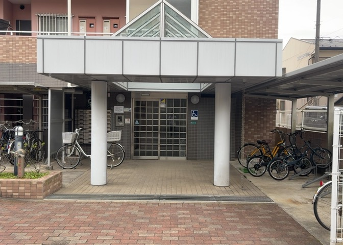 マンションのエントランスには、もともと風よけや防犯の役割がありますが、マンションによって宅配ボックスなどの設備が備わっている所もあります。日々の生活をイメージしながら生活しやすさをチェックしましょう。