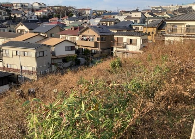 人が暮らすうえで日光は大切な要素となります。日当たりの良さは譲れないポイントですね。併せて近くに大きな建築物の建築予定がないか、あるいはそれが可能な土地が近くにないか事前に確認することもお勧めします。