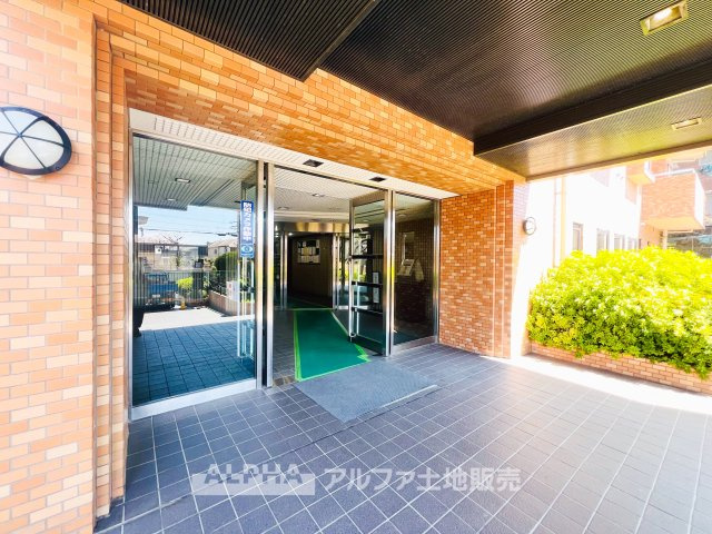 【Quiet　Comfort】　◆静けさとともに◆　外の喧騒を忘れさせる落ち着きが、日々に余白を生む。ここでの時間が、自然と笑顔を増やしていく。