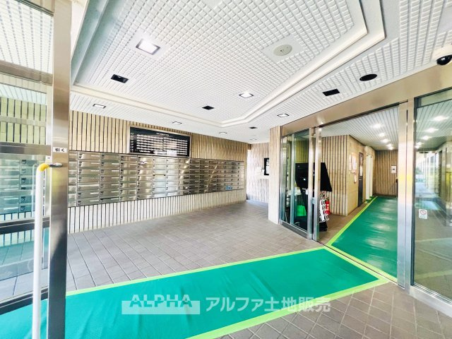 【Lobby】　◆ロビー◆管理が行き届いたロビーは、毎日の行き帰りを気持ちよく迎えてくれる空間。住まい全体に安心感と清潔感を感じられます。