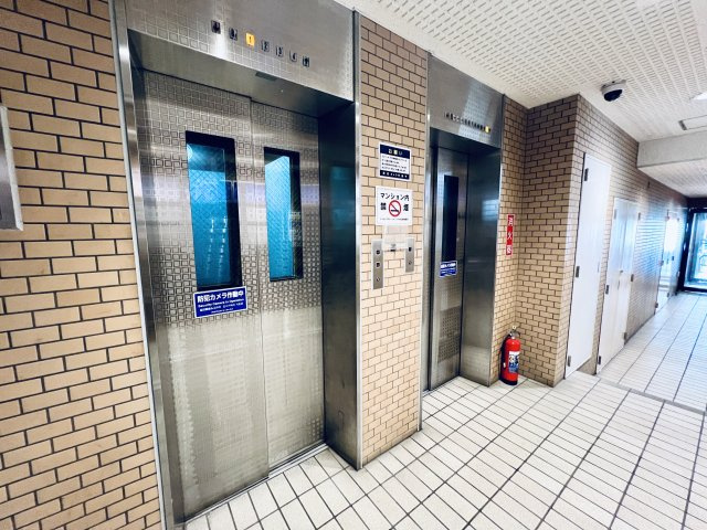 エレベーターは2基　