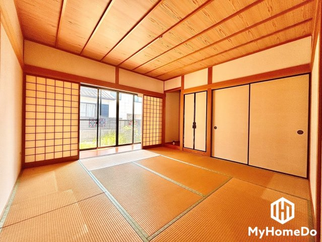 畳の上でくつろぎ、家族の団らんを楽めます