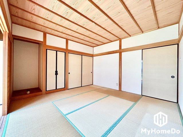 リビングの横に隣接している為、開放感がある空間です