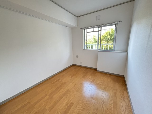☆洋室約5.1帖☆北向きですが明るい室内です。
