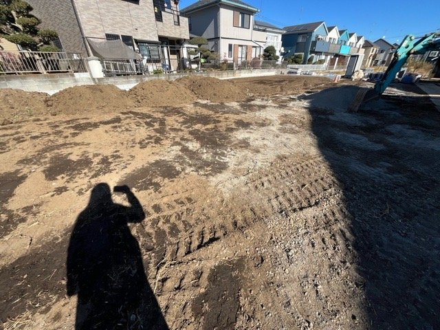 土地を買う際、住む地域の自治体や福祉の補助制度にも注目してみましょう。子供や老人の医療補助やゴミ出しのルールなど、自治体によってルールに大きな違いがあるため、暮らしやすい土地で判断するとよいでしょう。