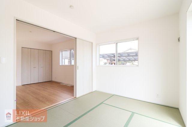 シャッター（写真は同仕様写真）