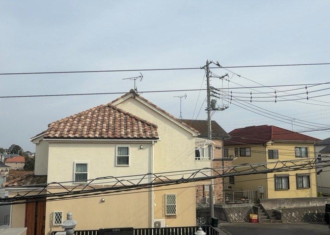眺望を気にして物件を探す場合、前面に建物が建っていないか現地で確認しましょう！前面に建物があると景色はもちろん、日当たりや風通しにも影響が出てきます。住んだ時のことを想像しながら現地見学をしましょう。