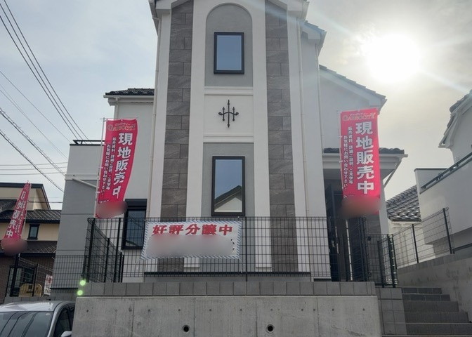 ついに完成致しました！現地をご見学に行く際は、道路の幅や周辺の交通量、施設などをご確認頂くことをおすすめします！物件の流れが早いため、内見をしたい方はお早めに当社営業までお問い合わせ頂きご予約下さい！