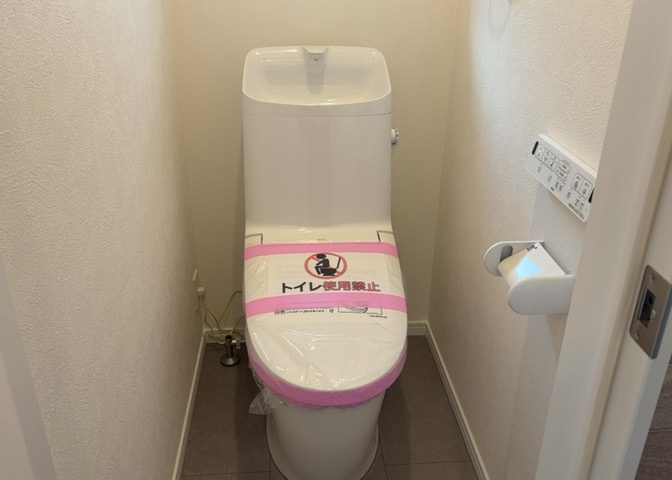 トイレは大きさや形、機能、抗菌性などが異なる多種多彩なタイプが各メーカーから出ています。それぞれに良さがあるため、事前にどういったタイプのトイレがいいのかをご家庭内で決めて、内見に行くといいでしょう。