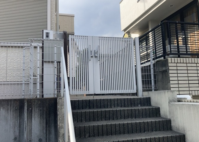 当然のことではありますが、オートロックやセンサーライト、ホームセキュリティーなどの防犯設備があれば、小さいお子様がいるご家庭も安心ですよね！まず物件購入の際は、防犯設備もチェックするようにしましょう。