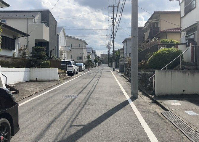 眺望を気にして物件を探す場合、前面に建物が建っていないか現地で確認しましょう！前面に建物があると景色はもちろん、日当たりや風通しにも影響が出てきます。住んだ時のことを想像しながら現地見学をしましょう。