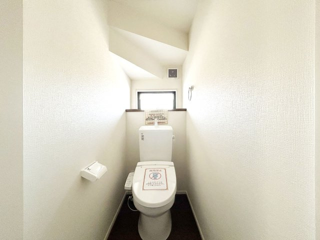 トイレは2か所あり、朝の混雑も安心です（施工例）　