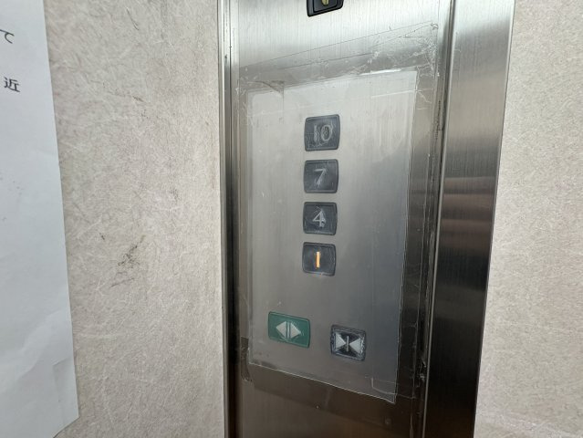 本物件は7階所在のため、エレベーターが停まる便利なフロアです。重たい荷物がある日も移動がスムーズで安心です。日々の上り下りも快適に行えます。高層階ならではの開放感も魅力のひとつです。
