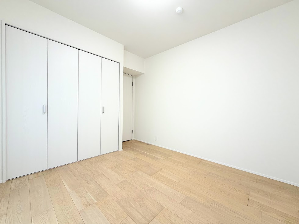 ◆気持ちの良い風が室内へ入り込む居室。家具を配置しても広々ご利用いただけます！！