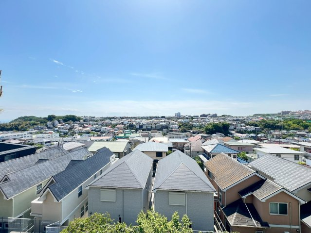 南側ひな壇につき、日当たり、通風良好です。