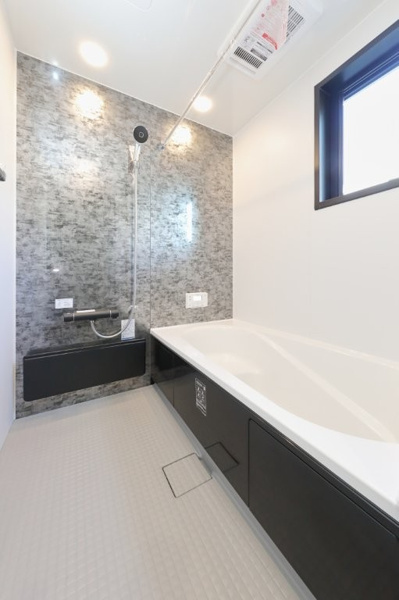 【里中二丁目（2期）の浴室】