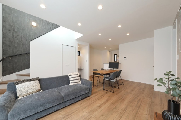 【里中二丁目（2期）のリビングダイニング】