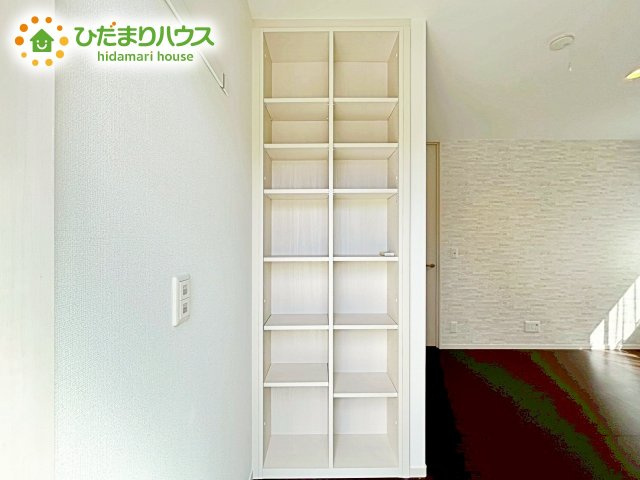 天井から床まで無駄なく収納できるので見た目がすっきりします