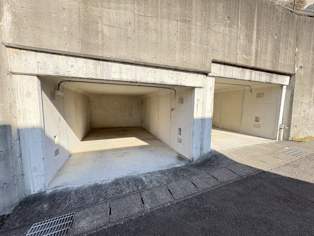 車だけでなく、自転車やバイク・アウトドア用品などの収納スペ－スとしても活用できます。