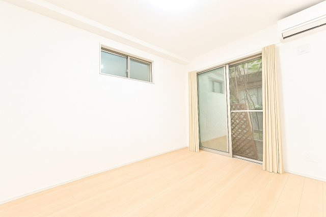 個人の部屋や寝室として使える洋室です