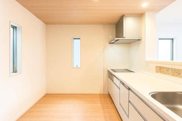 リビングのお子様を見守りながらお料理ができる対面キッチン