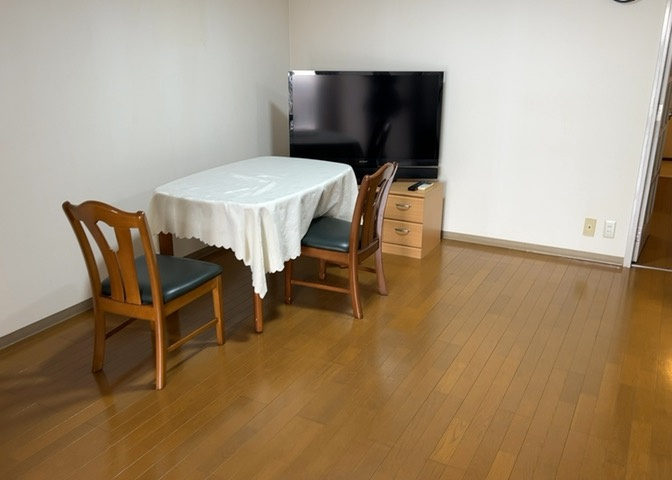 直線タイプはLとDKを一直線に並べた形で対面キッチンのタイプです。一般的なのでよく見かけるかもしれません。直線タイプに似た直接アイランドタイプは、キッチンとダイニングの間に壁がない分広く感じられます。