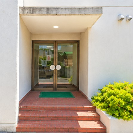 毎日清掃　ぴかぴか共用部　みんなが大切に暮らしている、やさしいマンションです　