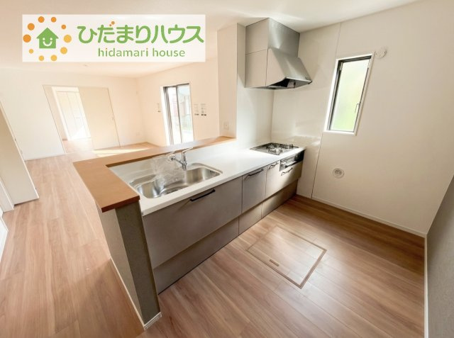 料理をしながらでも、ご家族との会話を楽しめる対面式キッチン♪