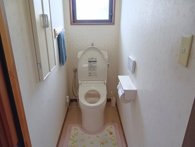 2階にもトイレがあり、お客様用と分けることができます！